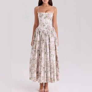 Chic Floral Maxi Dress in Cream